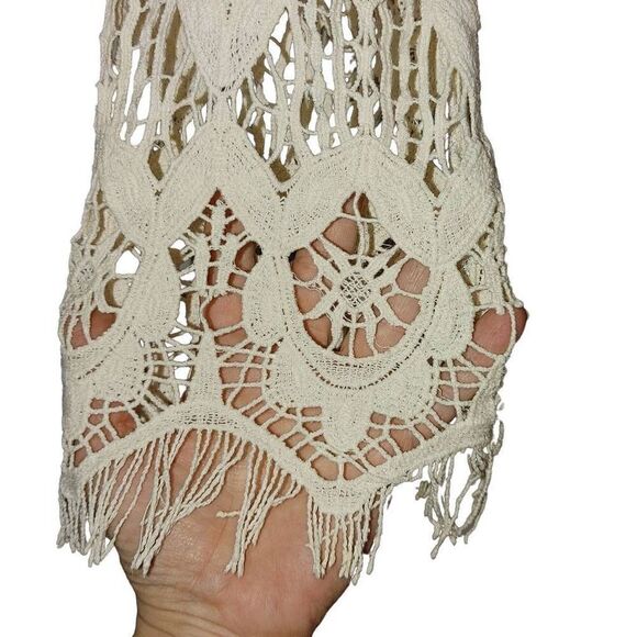 Gimmicks By BKE Women's Cream Crochet Long Bell Sleeve Blouse Top Size S - Picture 6 of 12